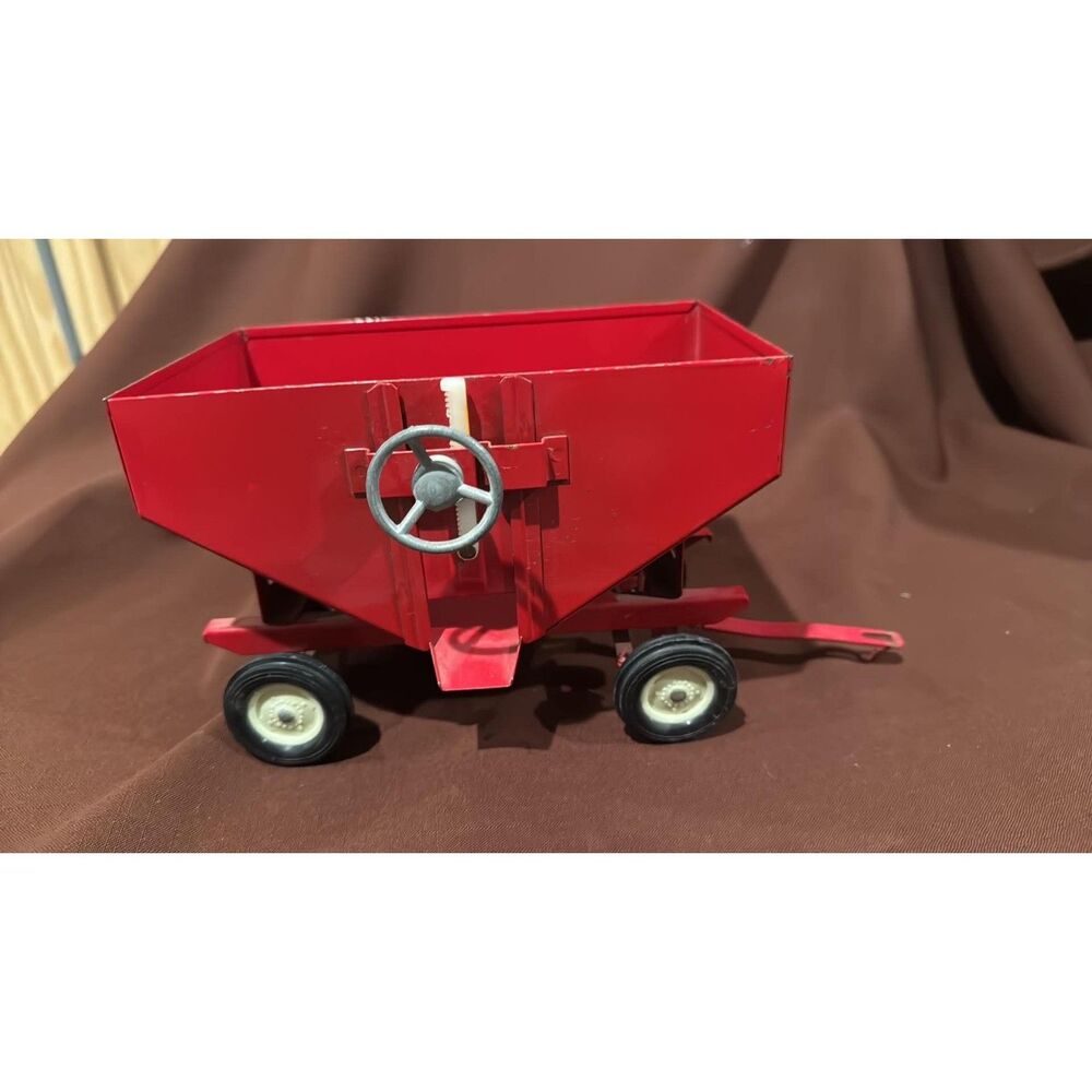 Toy Wagon Case IH International Harvester Gravity Feed Wagon